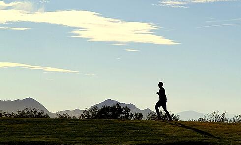 running_sky_mountain_motivation