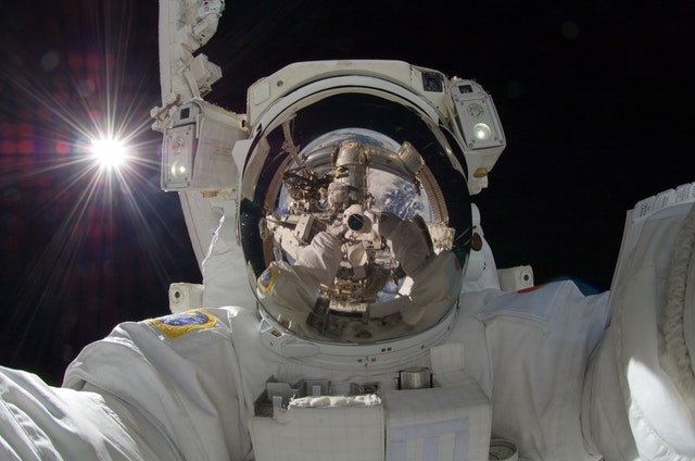 astronaut-spacewalk-iss-tools