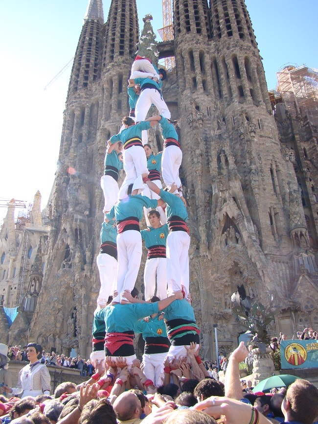 Castell4de7dels_Castellers_de_la_Sagrada_Famìlia.jpg