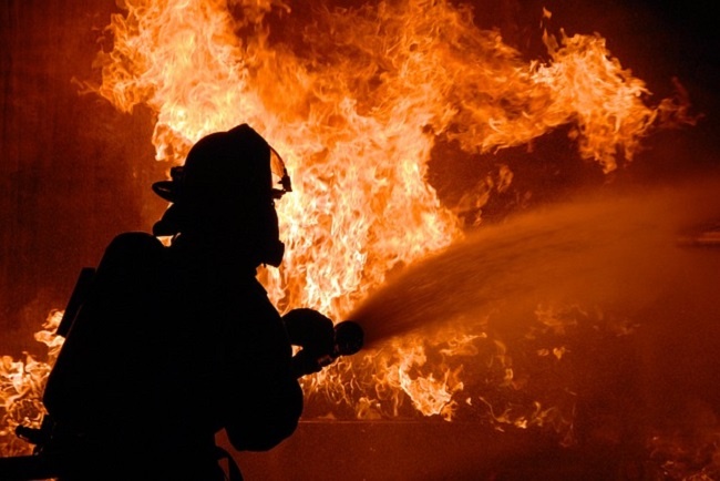 The reactive leader is a firefighter